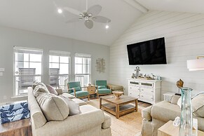 Oceanfront Crystal Beach Vacation Home w/ Deck!