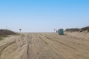 Oceanfront Crystal Beach Vacation Home w/ Deck!