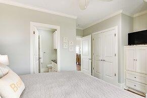 Oceanfront Crystal Beach Vacation Home w/ Deck!