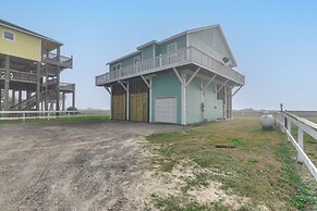 Oceanfront Crystal Beach Vacation Home w/ Deck!