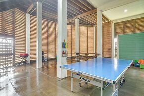 Oceanfront Crystal Beach Vacation Home w/ Deck!