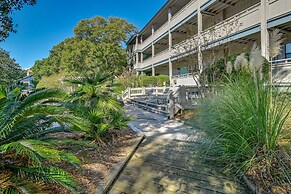 Surfside Beach Condo w/ Balcony: Walk to Beach!