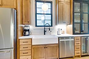Belmont Vacation Home w/ Fire Pit: Walk Downtown!