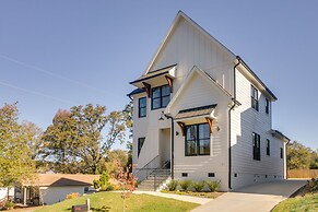 Belmont Vacation Home w/ Fire Pit: Walk Downtown!
