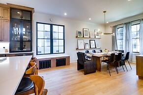 Belmont Vacation Home w/ Fire Pit: Walk Downtown!
