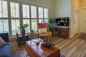 Charming Granville Home w/ Porch - Walk Downtown!