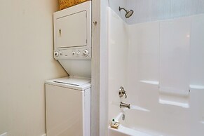 Charming Granville Home w/ Porch - Walk Downtown!