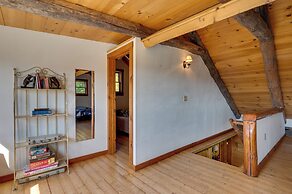 Remote Escape: Vermont Cabin w/ Mountaintop Views!