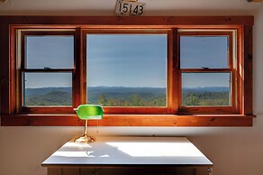 Remote Escape: Vermont Cabin w/ Mountaintop Views!