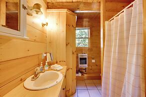 Remote Escape: Vermont Cabin w/ Mountaintop Views!