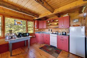 Remote Escape: Vermont Cabin w/ Mountaintop Views!