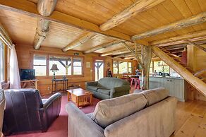 Remote Escape: Vermont Cabin w/ Mountaintop Views!