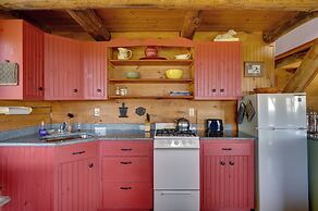Remote Escape: Vermont Cabin w/ Mountaintop Views!