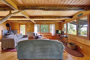 Remote Escape: Vermont Cabin w/ Mountaintop Views!