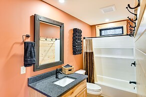 Modern Cabin w/ Hot Tub & Sacandaga Lake Access!
