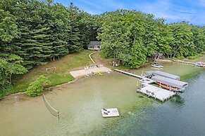 Waterfront Newaygo Cottage w/ On-site Lake Access!
