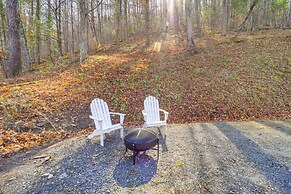 Pet-friendly Cabin w/ Fire Pit in Spruce Pine!