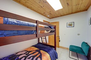 Pet-friendly Cabin w/ Fire Pit in Spruce Pine!