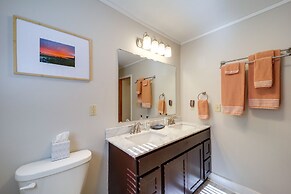 Pet-friendly Cabin w/ Fire Pit in Spruce Pine!