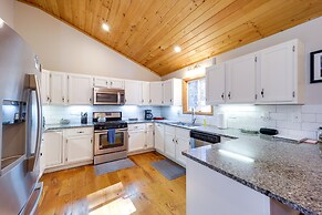 Pet-friendly Cabin w/ Fire Pit in Spruce Pine!