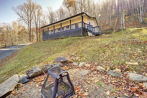 Pet-friendly Cabin w/ Fire Pit in Spruce Pine!
