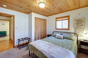 Pet-friendly Cabin w/ Fire Pit in Spruce Pine!