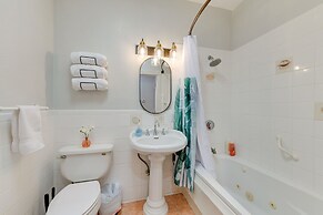 Eloy Vacation Rental w/ Community Pool & Courtyard