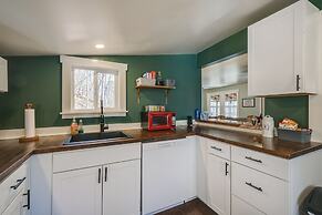 Cozy Eagle Rock Cottage on the Creek w/ Loft!