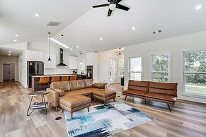 Gorgeous Harrison Getaway w/ Patio & Kayak!