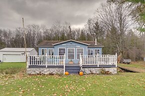 Reed City Vacation Home: Lakeside, Creek On-site