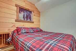 40-acre, Off-grid Wakefield Retreat w/ Gas Grill!