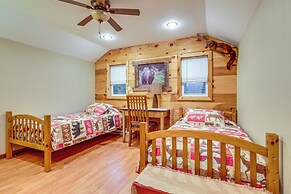 40-acre, Off-grid Wakefield Retreat w/ Gas Grill!