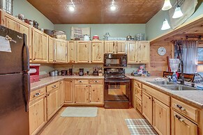 40-acre, Off-grid Wakefield Retreat w/ Gas Grill!