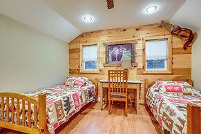 40-acre, Off-grid Wakefield Retreat w/ Gas Grill!