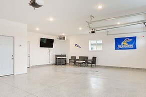 Family-friendly Brookings Home: 3 Mi to Downtown!