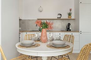 Elegant Apartment in Poznan by Renters