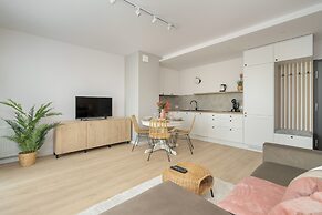 Elegant Apartment in Poznan by Renters