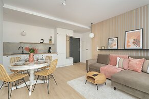 Elegant Apartment in Poznan by Renters