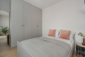 Elegant Apartment in Poznan by Renters