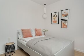 Elegant Apartment in Poznan by Renters