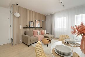 Elegant Apartment in Poznan by Renters