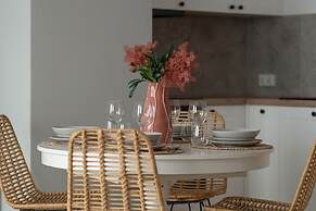 Elegant Apartment in Poznan by Renters