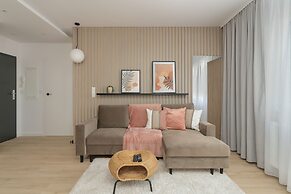 Elegant Apartment in Poznan by Renters