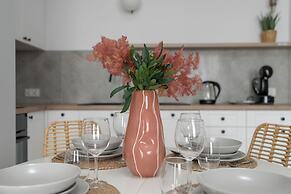 Elegant Apartment in Poznan by Renters