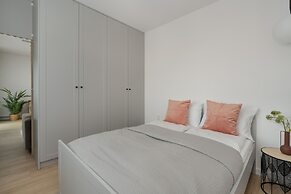 Elegant Apartment in Poznan by Renters