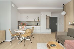 Elegant Apartment in Poznan by Renters