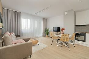 Elegant Apartment in Poznan by Renters