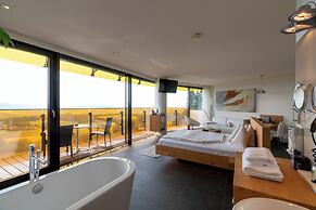 Hotel AVIVA make friends - Singles only