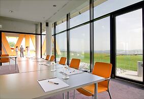 Hotel AVIVA make friends - Singles only