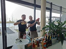 Hotel AVIVA make friends - Singles only